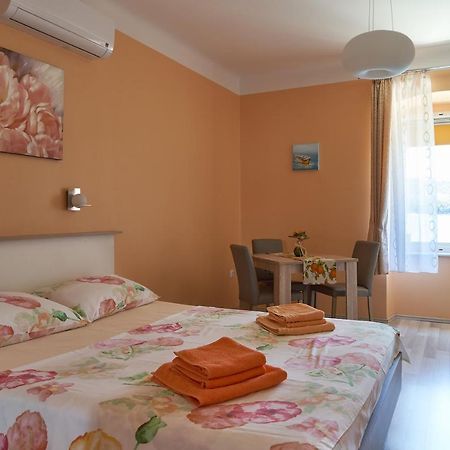 Apartments Nives 茨雷斯 外观 照片