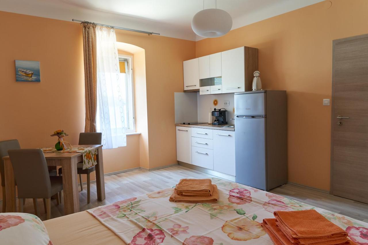 Apartments Nives 茨雷斯 外观 照片